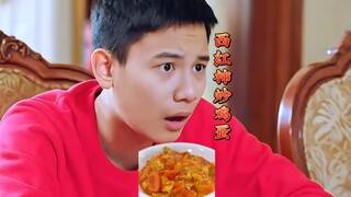 คุณจะรู้สึกอย่างไรเมื่อแม่ของคุณทำได้แค่ผัดไข่กับมะเขือเทศ? เด็กชายคนนี้กำลังสัมผัสประสบการณ์นั้นอยู