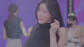 Wanita Seksi Menari Bikin Gagal Fokus 🔥