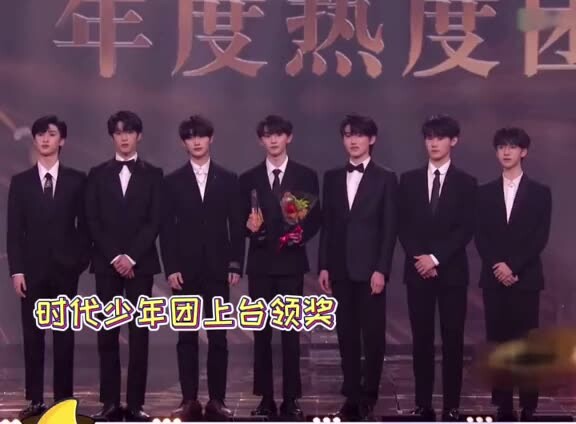 Wang Junkai menonton Time Youth League menerima penghargaan, dulu anak laki-laki yang masih polos ki