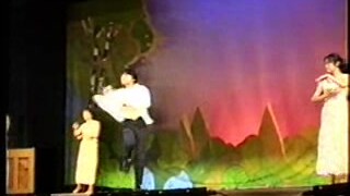 Hitam atau putih.1998