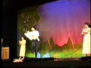 Hitam atau putih.1998