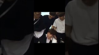 Jun's booty attack on Seungkwan and the members looks so happy😂#seventeen #seungkwan #jun#scoups #dk
