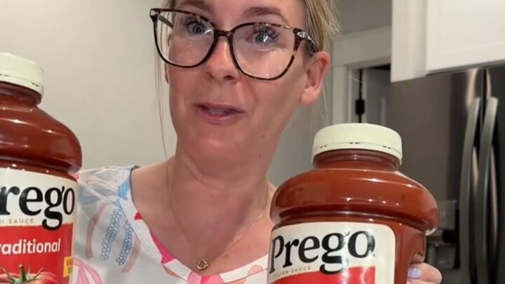 A foreign housewife cooks dinner for her family of ten, spending $50 on ingredients—this is the most