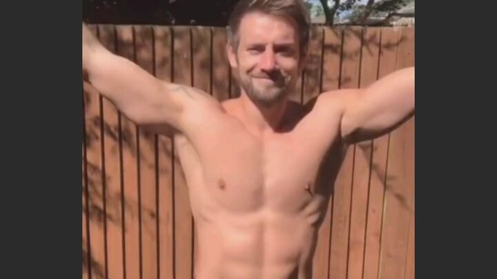 Follow me, slow motion with your left and right hands!