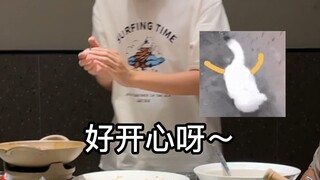 给朋友过生日时，你能不能不整那死动静！你不怕社死我还怕呢！