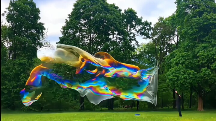 "Look, it's the shape of the wind."