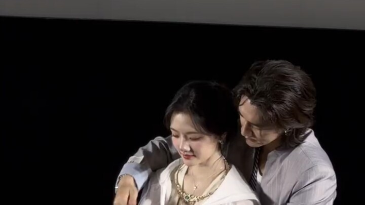 เหรินหมิ่นเทวีลงจากฟ้า ความเป็นเอกอัครราชทูตแห่งโรงเรียนนาฏศิลป์ปักกิ่งเพิ่งมารู้สึกตัวทีหลัง