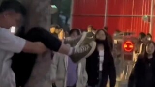 Sự khác biệt giữa điều này và cổng trường là gì?