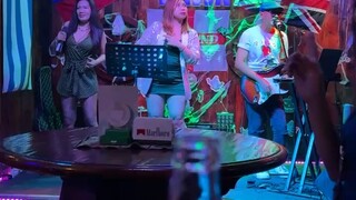 生而悦己，而非困于他人，取悦世界千遍，不如取悅自己一遍[玫瑰][拥抱]