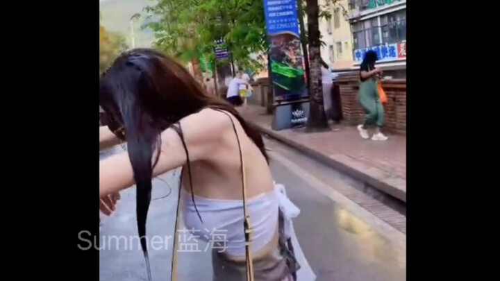 Semuanya benar-benar terkenal dengan adegan tersebut...