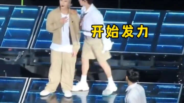 هoshi: لقد حاولت جاهدًا ألا ألتقي بعينيه.