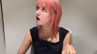 Lily直播时，突然开始漏水的JYP大楼天花板