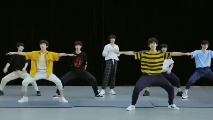 This is the picture of the little bombers who were praised by the dance teacher practicing their phy