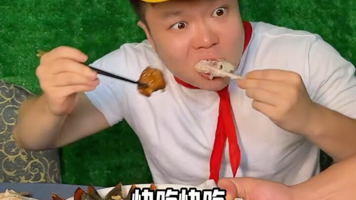 Saya paling suka makan hidangan khas pedesaan!