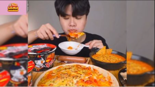 Mukbang pizza và mì #anngon