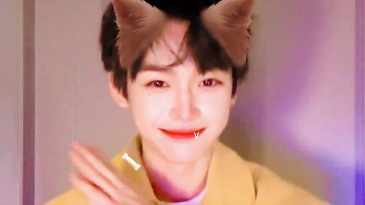 Thật buồn cười! Anh chàng thẳng thắn nào lại thích nhảy điệu nhảy ngọt ngào của cô gái đến thế!