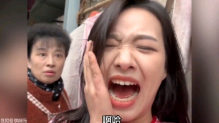 A roundup of those hilariously annoying “mom-can’t-handle-them” girls: Mom’s fighting tooth and nail
