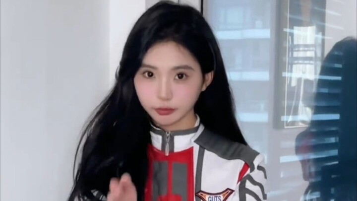 It's time to dress up today, come and learn. I'm not looking at beautiful women on purpose.