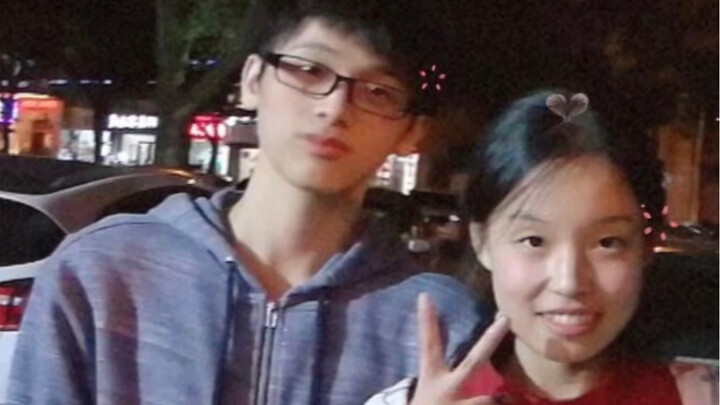 أول صورة مشتركة لا تجرؤ على أن تكون حميمة جدًا (الحب الطويل بين الناس العاديين)