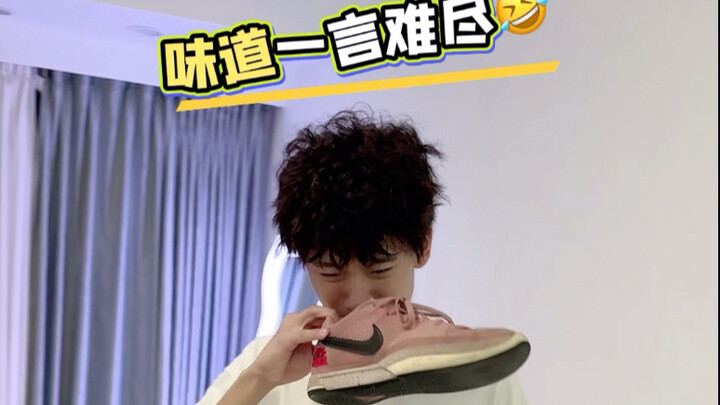 Học sinh trung học còn chê đôi giày mình đã mang