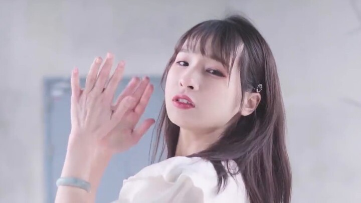 Thumbs Up, all the secretaries start dancing Part 1!