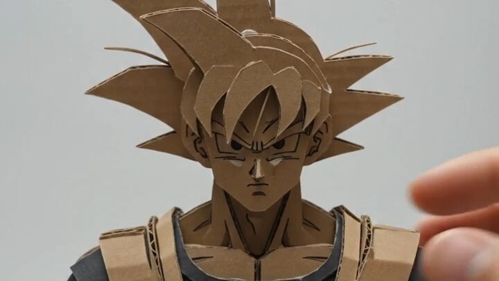 Hands_build_cardboard_Son_Goku