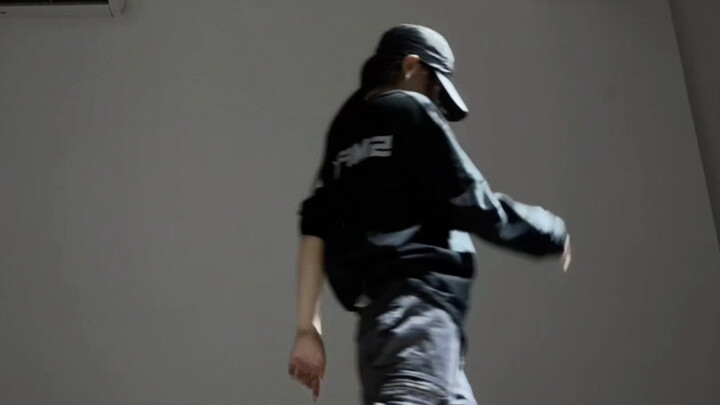 “เราชินกับเรื่องราวแบบโรโชมงในโลกนี้จนกลายเป็นคนแปลกหน้ากันไปแล้ว” เวลาอีโมมาถึง — ท่าเต้นคัฟคูจาก “