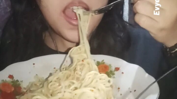 Asmr makan malam pake spagetti rasa keju.. Jujurly enak banget cok