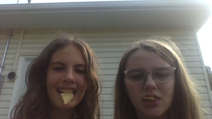 ASMR/JUSTEATINGCHIPS