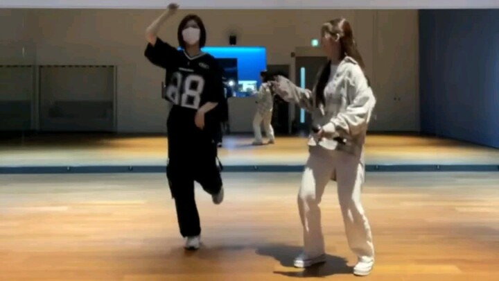 เบ่ยเบ่ย เสวียอิ้น แดนซ์เพลง “Home” (เวอร์ชันความจำเสื่อม)