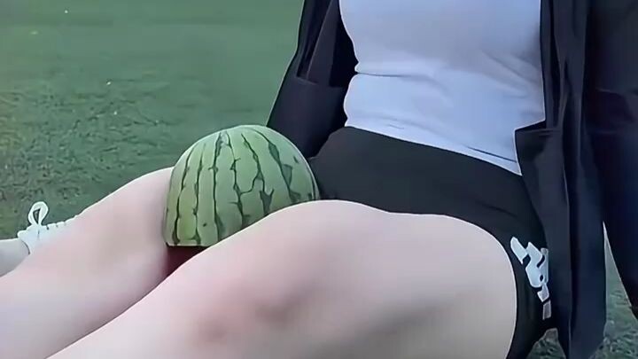 “Những cô gái đã max level này, lại chuẩn bị ưu ái cho mấy thằng nhóc nào đây nhỉ?” “Con người max đ