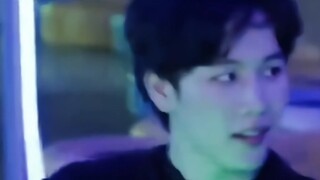 หัวเราะอยู่น่ะ ฮ่าๆๆๆๆๆๆๆๆๆ หลิว ว้าวโว้ ตื่นตระหนกอย่างเห็นได้ชัด ฮ่าๆๆ