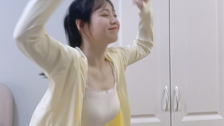Light yellow coat and sweet smile