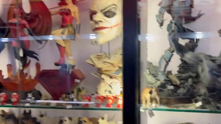 Weird and amazing toys!!! Visiting the "Beijing ACG Holy Land" in a temperature of over 40 degrees C
