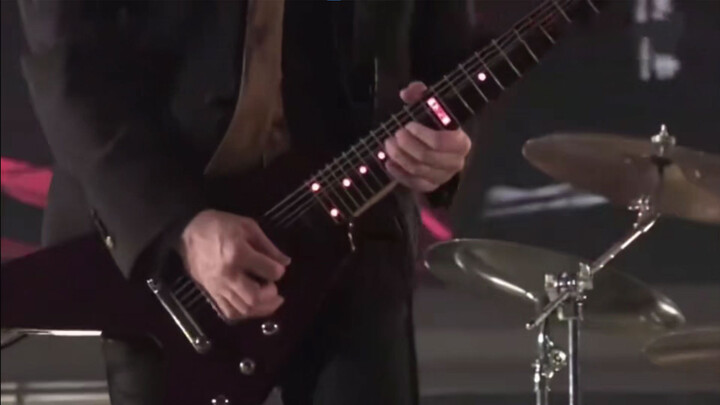 Stray Dogs sings "セツナの愛" in the fourth anniversary concert