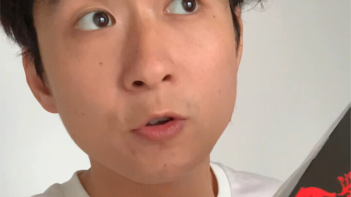 Khi cậu bạn cùng phòng người Anh trổ tài pha trà Anh tinh tế trước mặt tôi