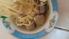 makan bakso enak