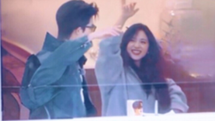 Dulu gadis yang kupandang cantik itu, kini sudah berduet bernyanyi dan menari denganku [Shen Yue ♡ W