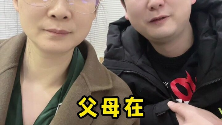 دعني أوضّح: “تشو غو” ليس كلبًا! بس: جسم هذه الفتاة رائع جدًا ولا تزال قادرة على الحضور إلى العمل!