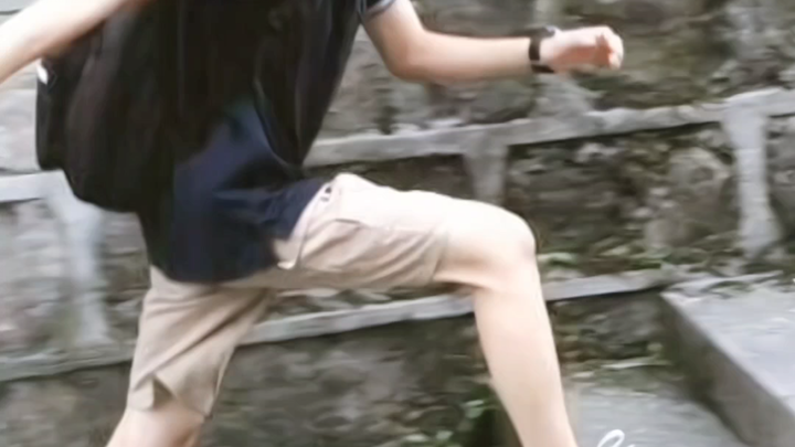 Do people with long legs really go up and down stairs like this?