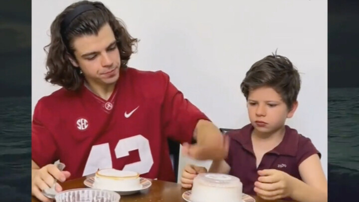 Con cái từ nhỏ đã thông minh.