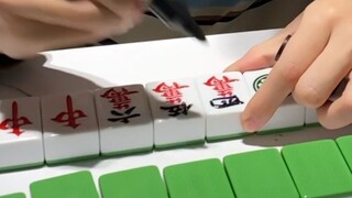 打麻将你用笔画四万也就算了，打扑克牌玩骰子你也能画？