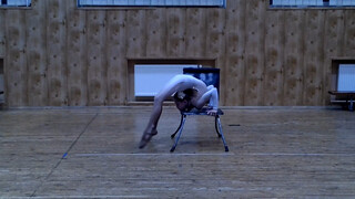 نجمة شياو راو (101) – جمباز الكرسي