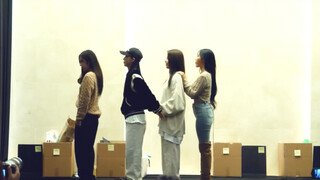 Moonbyul in this performance was seriously stunning—can't resist little Xing wearing a hat!