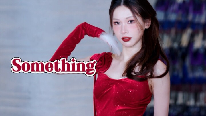 【شيء ما】 الحلقة الثانية | الفستان الأحمر مع الكعب العالي بلون البشرة يناسب "شيء ما" تمامًا