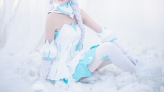 【cos合集】小姐姐cosplay崩坏三琪亚娜冬之公主皮肤，小姐姐这也太美了吧。