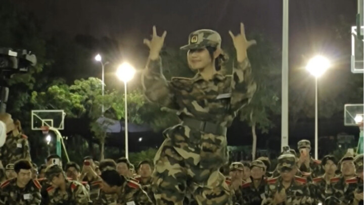 Freshman military training performance "Tomboy"