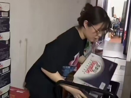 In mainland China, a supermarket owner has just hired a recent college graduate and is asking online