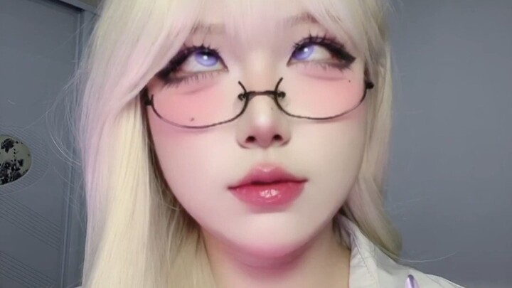 Nghệ thuật biểu cảm khuôn mặt đón vận may của Bạch Mao trợn trắng mắt