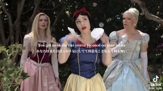 snow White vs elsa hahaha